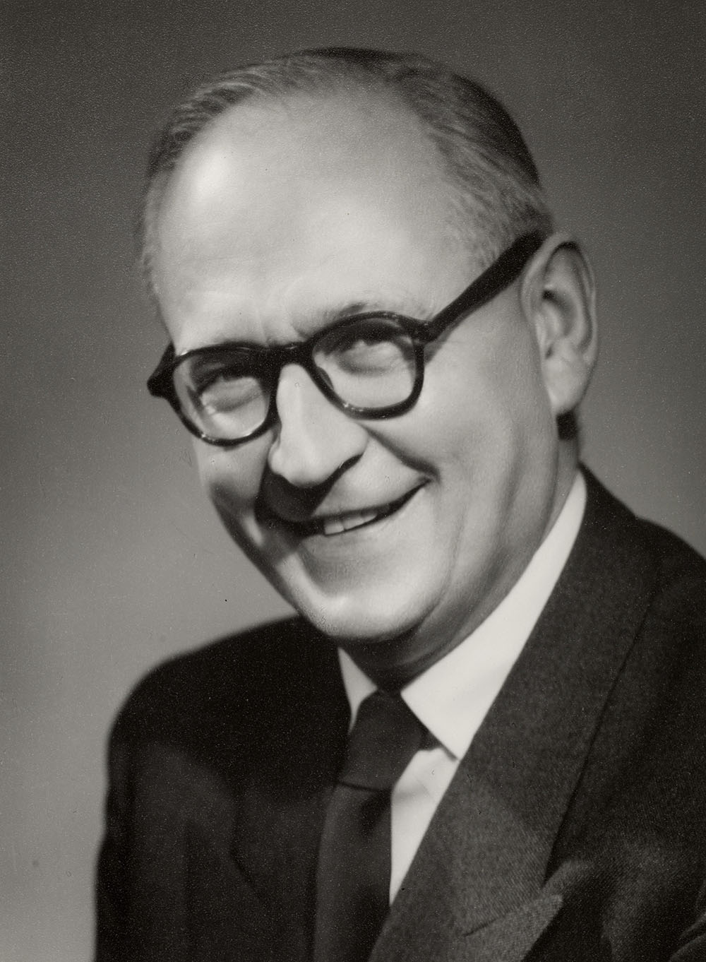 Halvard Lange portrett